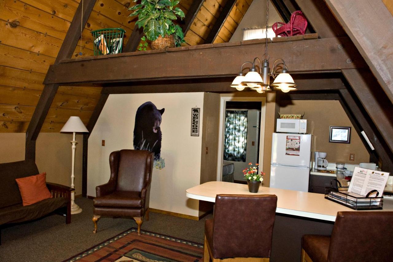 Cabins On Strawberry Hill Hotel Pine Kültér fotó