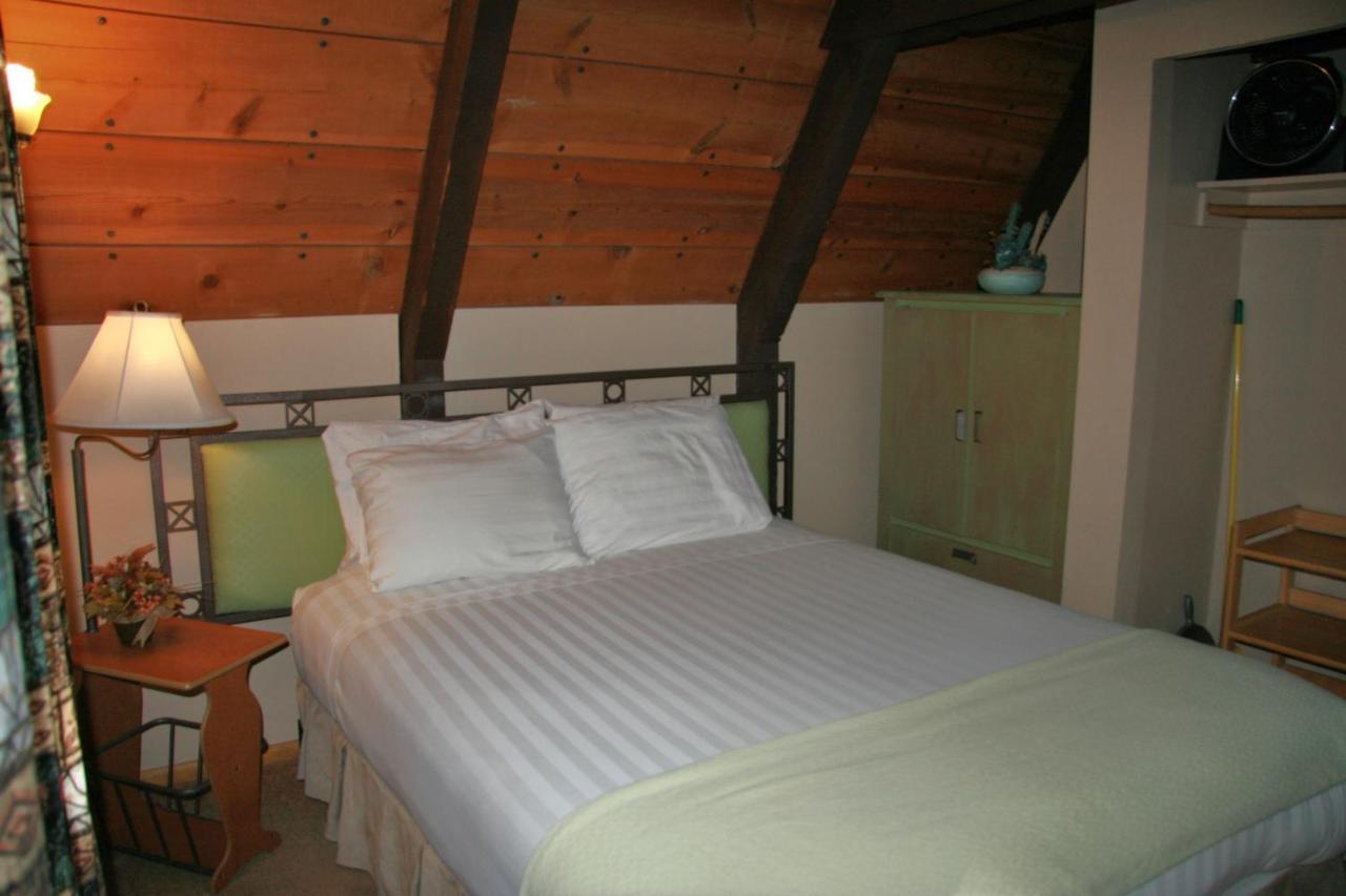Cabins On Strawberry Hill Hotel Pine Kültér fotó